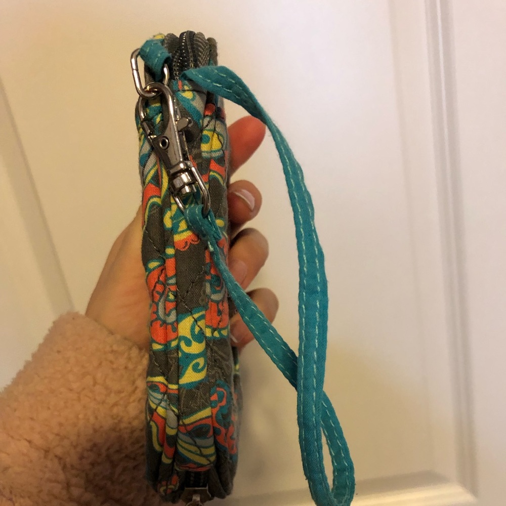 Patterned wristlet - Picture 4 of 4